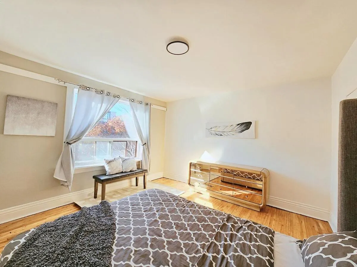 Apartment Downtown Toronto 3 Bedrooms - 1 Free Parking