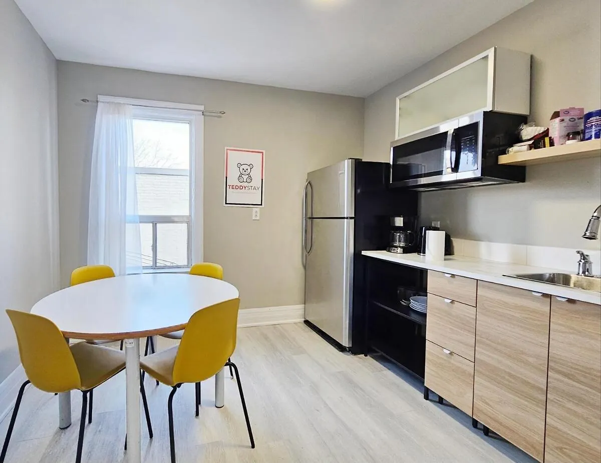 Apartment Downtown Toronto 3 Bedrooms - 1 Free Parking Canada
