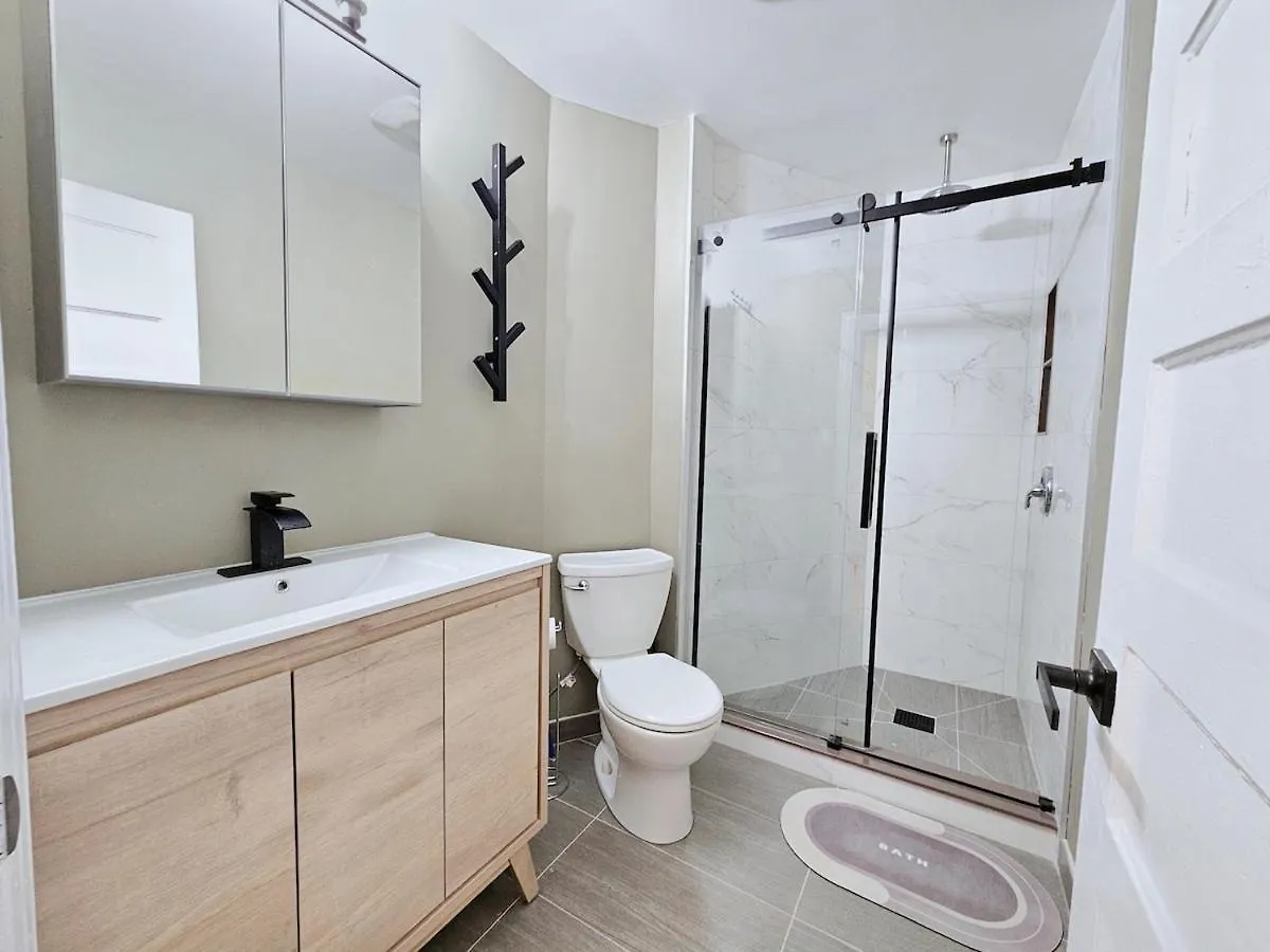 Downtown Toronto 3 Bedrooms - 1 Free Parking