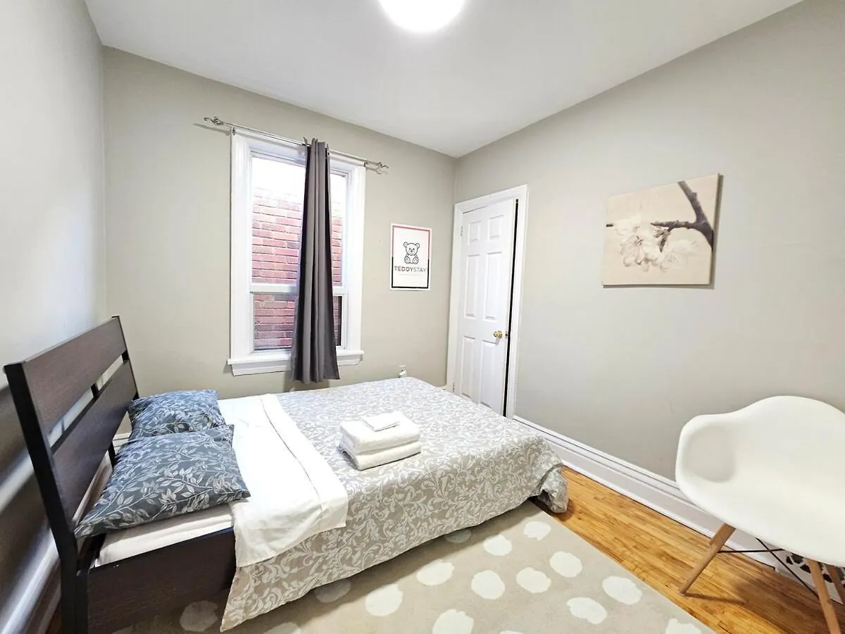 Apartment Downtown Toronto 3 Bedrooms - 1 Free Parking Canada
