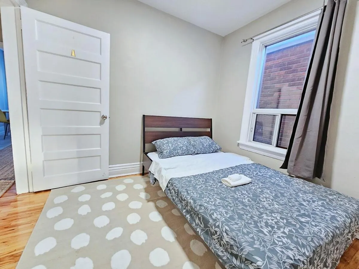 Downtown Toronto 3 Bedrooms - 1 Free Parking
