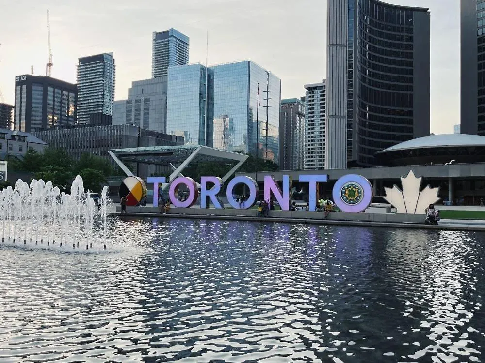 Downtown Toronto 3 Bedrooms - 1 Free Parking 0*,  Canada