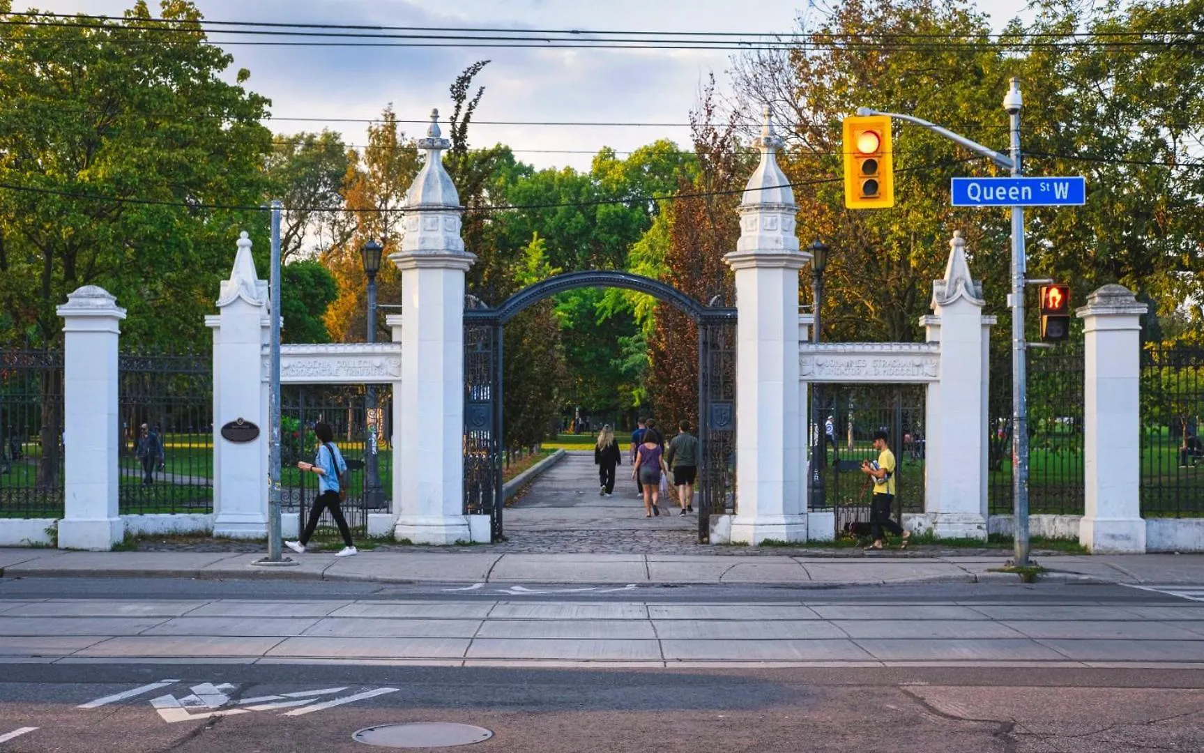 Downtown Toronto 3 Bedrooms - 1 Free Parking 0*,  Canada
